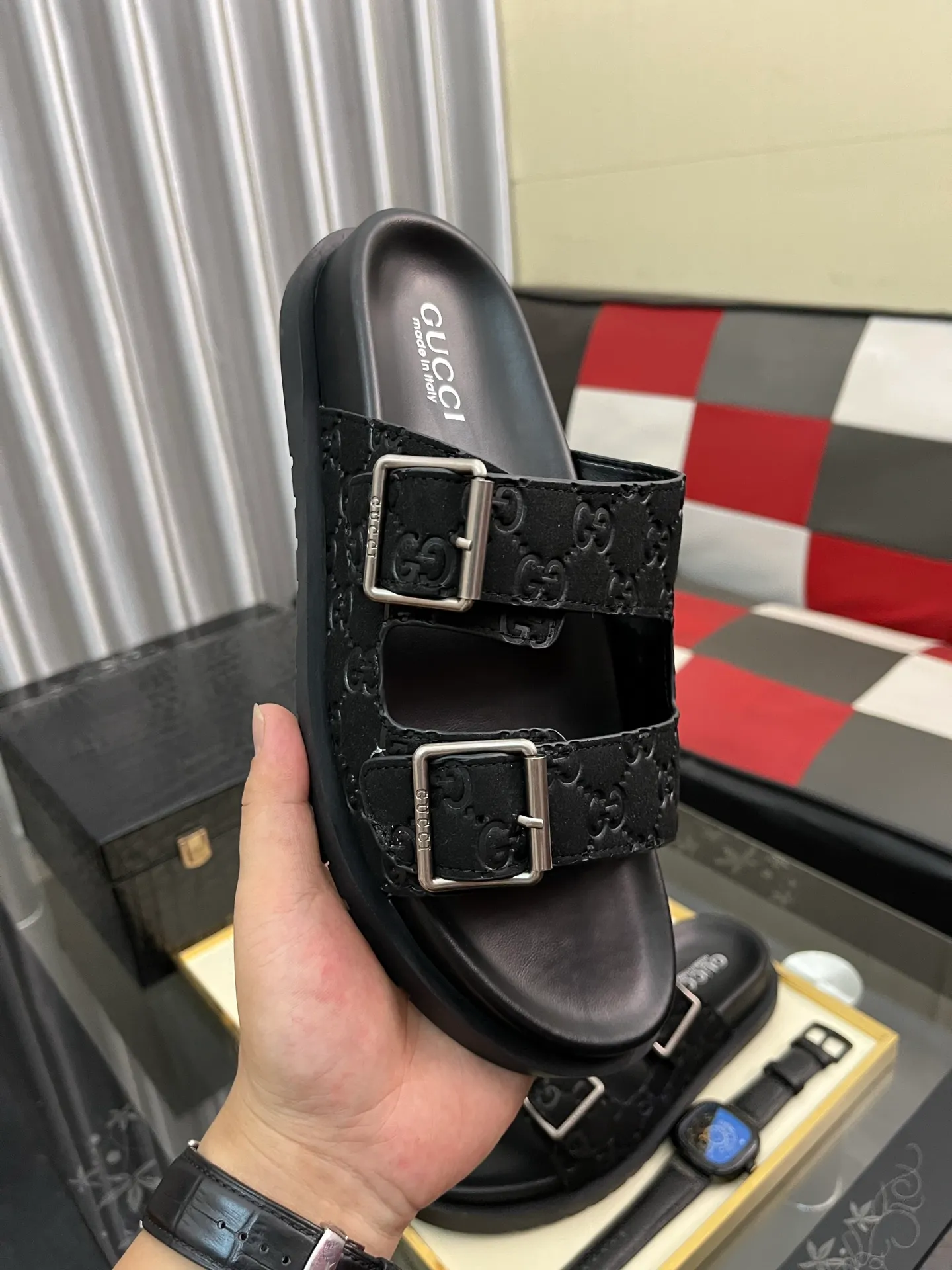 Men's shoes 💰340⌚️⌚️ (gucci-Gucci) New men's slippers, high-end boutique, made of cowhide, with exquisite embossed logo decoration on the upper, fine workmanship, super soft soles, casual, loose and comfortable, a must-have in summer! \nsize：38-44